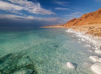 البحر الميت أعجوبة طبيعية على الأرض الأردنية