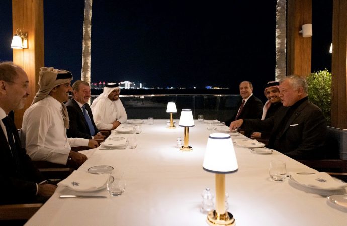 الملك وأمير قطر يعقدان لقاء في الدوحة