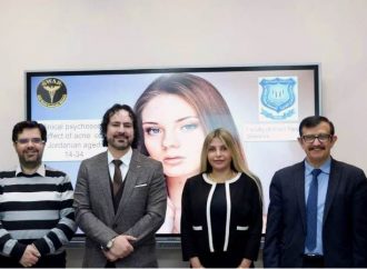 مناقشة مشروع التخرج لأول طالبة بكالوريوس”علم التجميل ” في عمان الأهلية