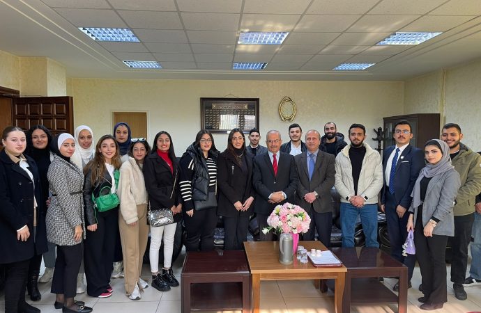 طلبة كلية الحقوق في عمان الاهلية يزورون محكمة الجنايات الكبرى