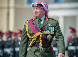 الملك يحيي المتقاعدين العسكريين والمحاربين القدامى في يوم الوفاء لهم