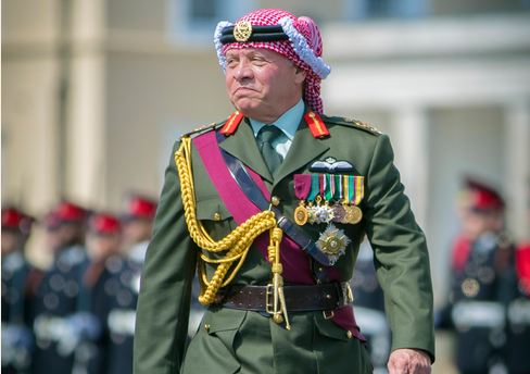 الملك يحيي المتقاعدين العسكريين والمحاربين القدامى في يوم الوفاء لهم