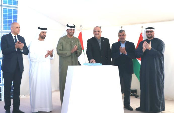 رئيس الوزراء يدشن محطة “بينونة” للطاقة الشمسية بالقرب من الموقر