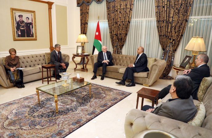 رئيس الوزراء يلتقي رئيس مجلس الشيوخ الكندي