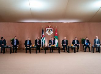 الملك: مجالس المحافظات والبلديات مفتاح أي تطوير في بلدنا