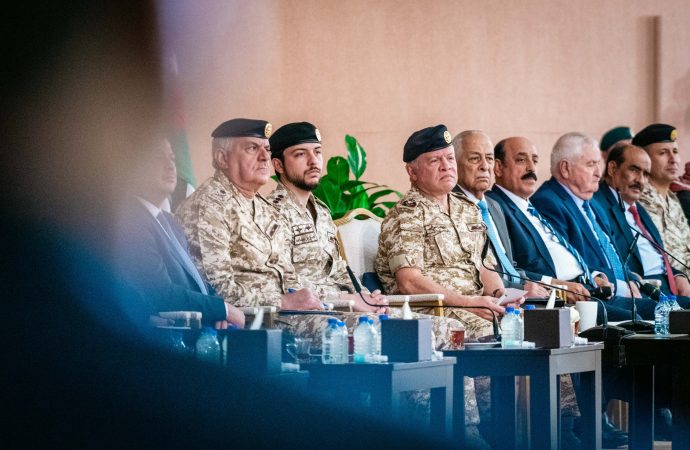 الملك يلتقي مجموعة من رفاق السلاح بيوم الوفاء للمتقاعدين العسكريين والمحاربين القدامى
