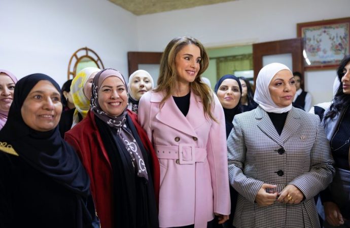 الملكة رانيا تزور جمعية النشميات الخيرية لتمكين المرأة في طبربور