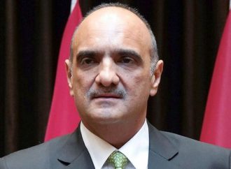 رئيس الوزراء: الحكومة لا تقبل الإساءة إلى أي من أعضاء مجلس النواب