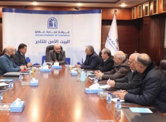 تجارة عمان تتابع قرار إزالة اللوحات الاعلانية على الطرق الخارجية