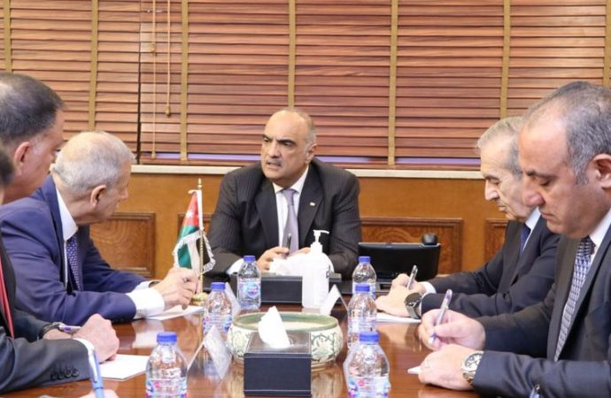 الخصاونة يشدد على الالتزام بتطبيق كودات البناء الوطني