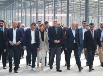 رئيس الوزراء يتفقد مؤسسات خدمية ومشاريع تنموية في محافظة الكرك
