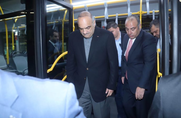 رئيس الوزراء يطلق المرحلة الثَّانية من مشروع باص عمَّان ويتفقد سير العمل بمشروع أبراج السادس