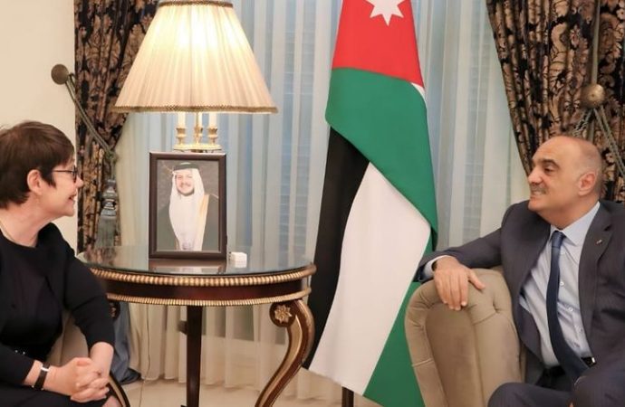 رئيس الوزراء يلتقي رئيسة البنك الأوروبي لإعادة الإعمار والتنمية