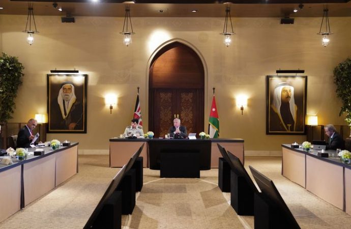 الملك يلتقي ممثلين عن القطاع الدوائي