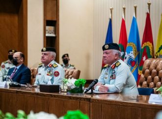 الملك يزور القيادة العامة للقوات المسلحة في ذكرى تعريب قيادة الجيش