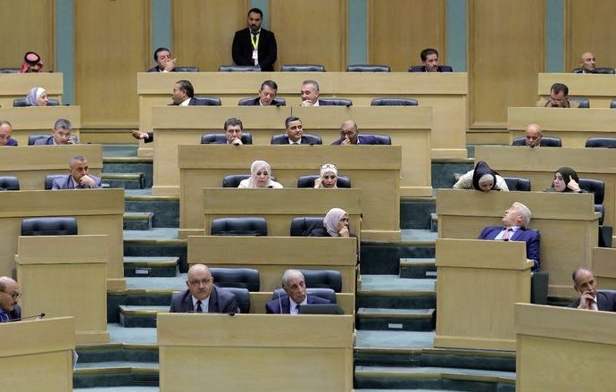 مجلس النواب يحول عددا من الأسئلة النيابية إلى استجوابات