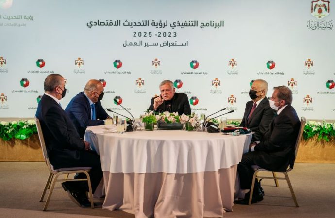 الملك يوجه الحكومة إلى الالتزام بالجداول الزمنية لتنفيذ خطط رؤية التحديث الاقتصادي