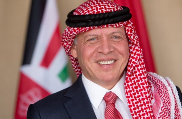 الملك يلتقي عددا من شيوخ ووجهاء محافظة جرش
