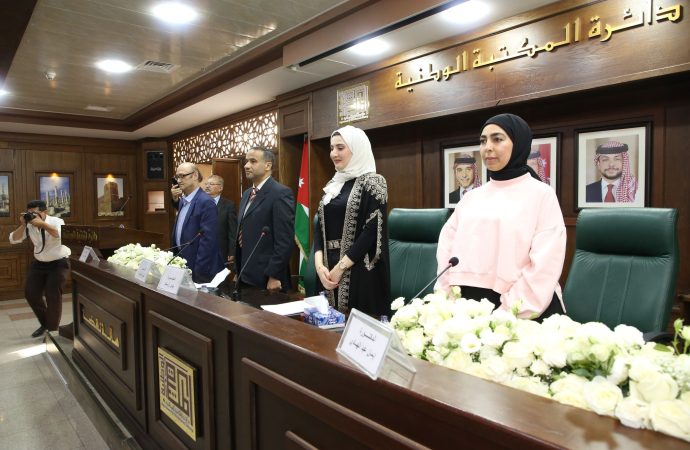 الكاتبة جنان رزمك توقع كتابها “ربع قرن” في المكتبة الوطنية