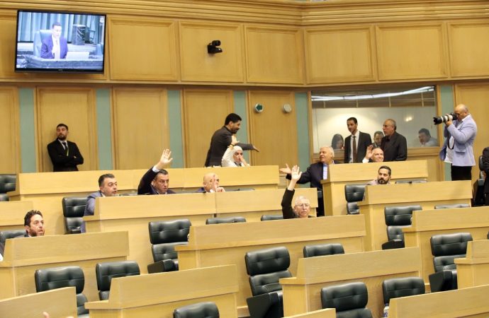 الخارجية: بدء عملية تسليم النائب العدوان للأردن على جسر الملك حسين و”النواب” يصوت برفع الحصانة عن النائب عماد العدوان