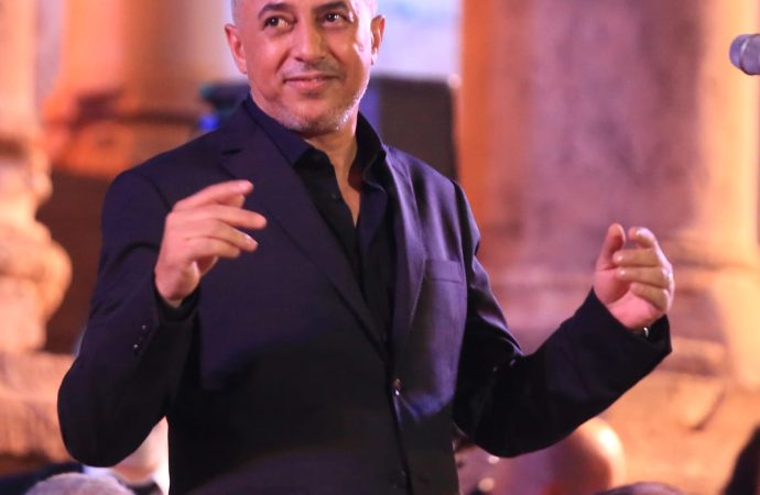 دار الأوبرا تنشر عبقها في الشمالي والعبد اللات يراقص مدرجات الجنوبي