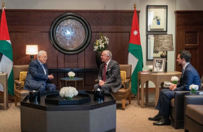 الملك يؤكد لدى لقائه عباس الحرص على إدامة التنسيق العربي لدعم الشعب الفلسطيني
