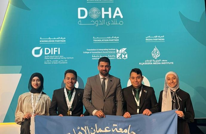 طالب عمان الأهلية أنس عكاوي يفوزبالمركز السابع في البطولة الدولية لمناظرات الجامعات