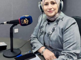 الزميلة منى شوابكة رئيسة لقسم الاعداد والتقديم في اذاعة البرنامج العام