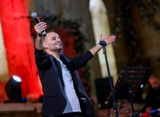 عيسى السقار يحول حفله في 《جرش》 إلى مهرجان تضامني
