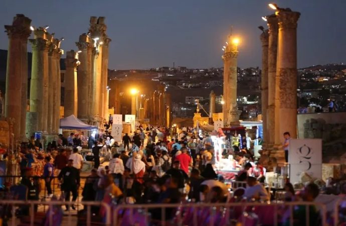 مسرح المصلبة وشارع الاعمدة: عروض شعبية وفعاليات منوعة