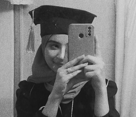 يتقدم المخرج عبدالكريم العمري وعائلته بالتهنئة والتبريك لبنت اخيه ديما عامر