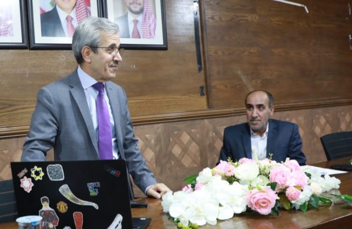رئيس المركز الوطني للإبداع يحاضر في جامعة الزرقاء