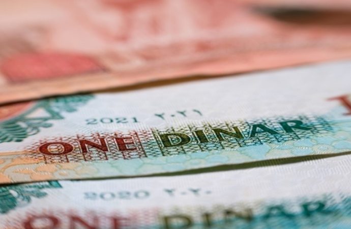 الحكومة تطفي ديونا بقيمة 2.425 مليار دينار منذ بداية العام الحالي ولنهاية تموز