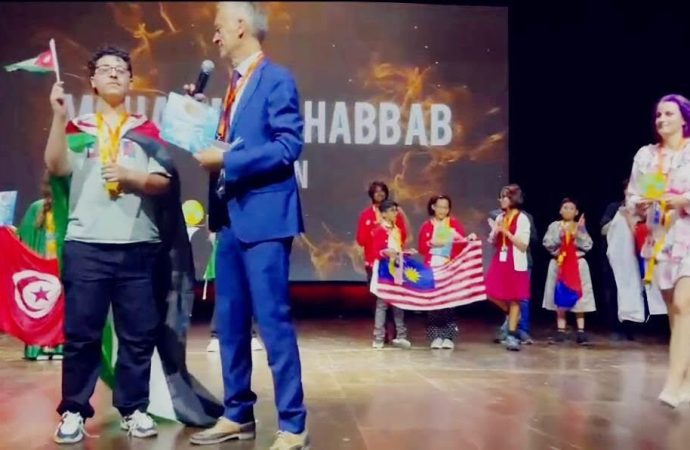 فوز طالب مدارس الجامعة محمد حباب بالمركز الثالث عالميا بمسابقة هيبو للغة الإنجليزية