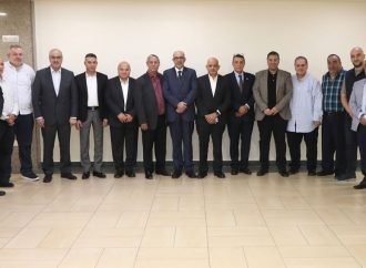 تأجيل موعد البدء بتطبيق اغلاق المحلات التجارية في عدد من القطاعات التجارية .