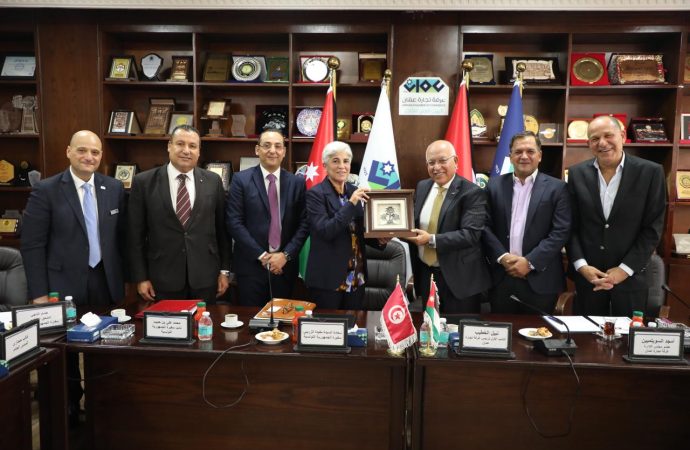 تجارة عمان تستضيف بعثة تجارية تونسية