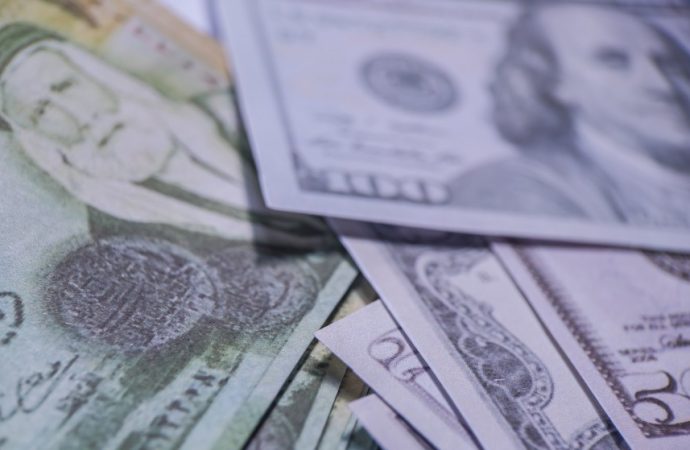 قرابة 3,5 مليار دولار قروض ومنح خارجية وقعتها الحكومة منذ مطلع العام