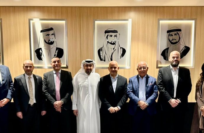 غرفة تجارة عمان تطلع على تجربة مهرجان دبي للتسوق