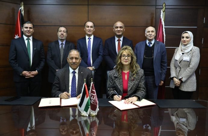 مذكرة تفاهم بين المدن الصناعية وجامعة الشرق الاوسط في مجالات البحث العلمي والإنتاج والتدريب.