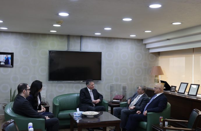 خلال زيارة السفير البريطاني في عمّان لمقر الشركة   مسؤولو “البوتاس العربية”: السوق البريطاني فرصة واعدة لزيادة صادرات الشركة وتعزيز حضورها في الأسواق الأوروبية