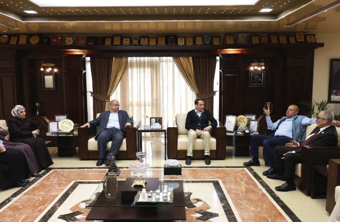 عمان الأهلية تتبادل التهاني بمناسبة عيد الفطر