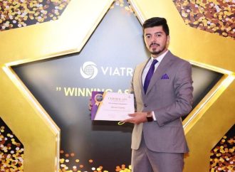 خريج صيدلة عمان الأهلية يحرز لقب أفضل إنجاز لعام 2024 في Viatris العالمية