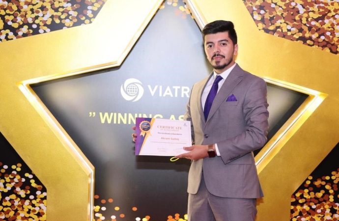 خريج صيدلة عمان الأهلية يحرز لقب أفضل إنجاز لعام 2024 في Viatris العالمية