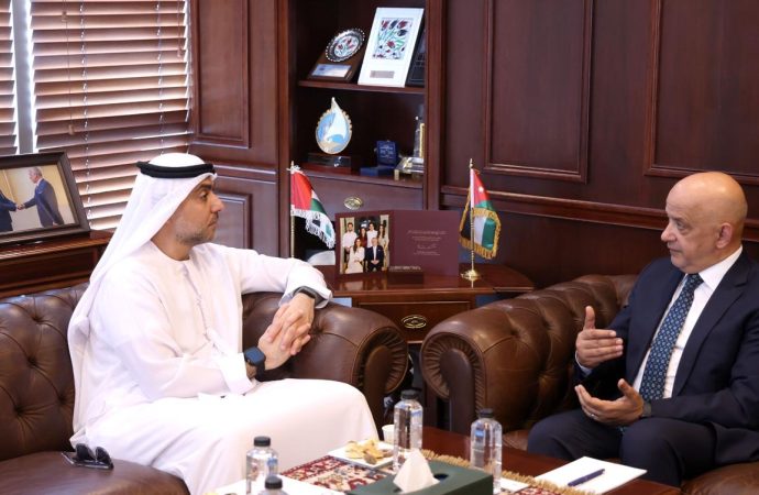 الحاج توفيق يدعو القطاع الخاص الإماراتي للاستثمار بالمملكة