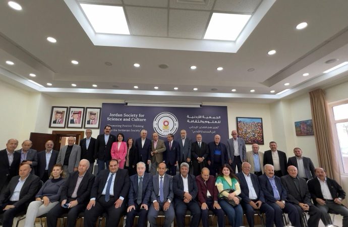 محاضرة قيمة للخبير الاقتصادي المجالي عن التحديات الأقتصادية في ظل الرسوم الأمريكية الأخيرة بالجمعية الأردنية للعلوم والثقافة