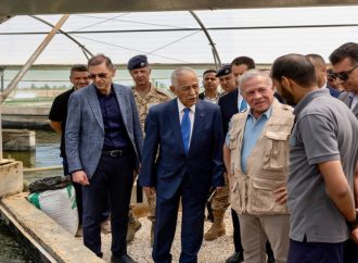 بالصور … الملك يزور مشروع استزراع سمكي في الجفر