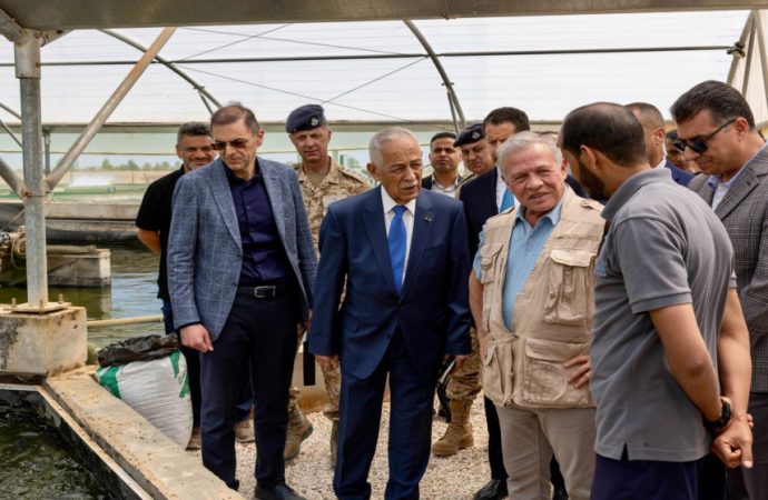 بالصور … الملك يزور مشروع استزراع سمكي في الجفر