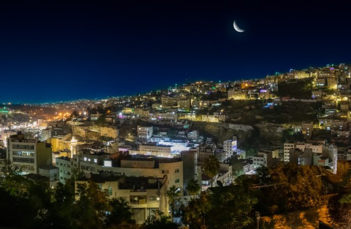 رصد هلال ذو الحجة مساء الثلاثاء في سماء الأردن والمنطقة