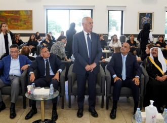 رئيس الديوان الملكي يعزي آل العلي واليحيى