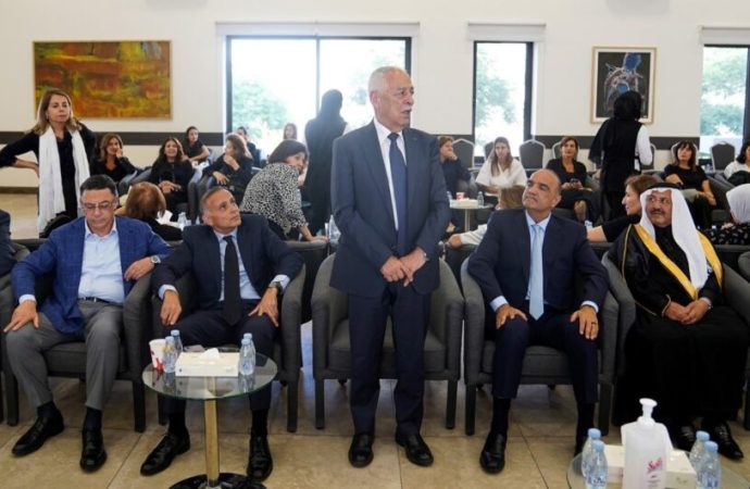 رئيس الديوان الملكي يعزي آل العلي واليحيى